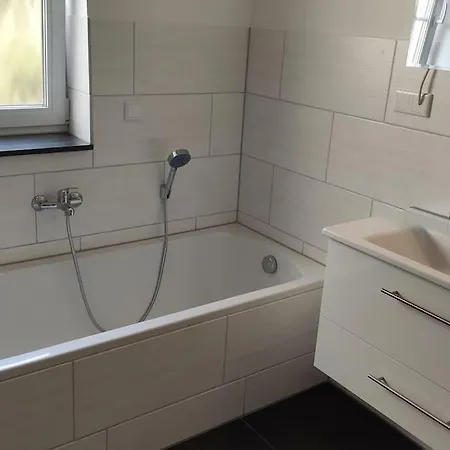 Neue 90 Qm 2-zimmerwohnung Naehe Koeln